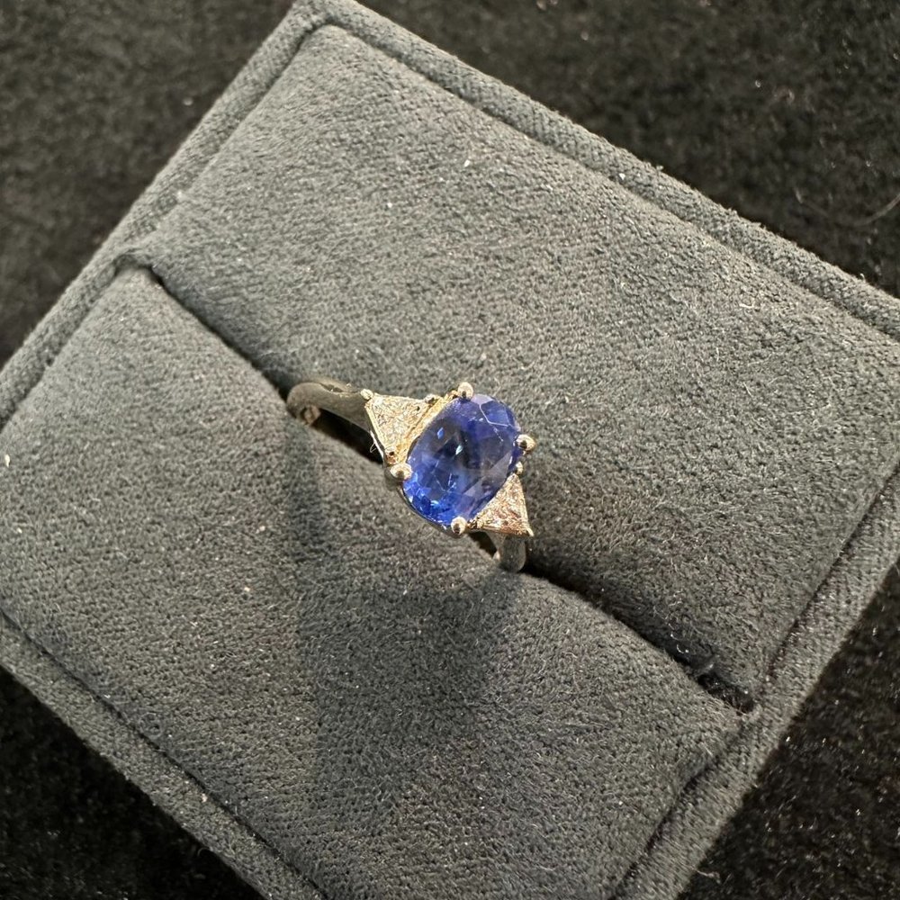 1.92ct Cornflowe Sri Lanka Sapphire with 0.4ct diamond size 6 ring GIA report